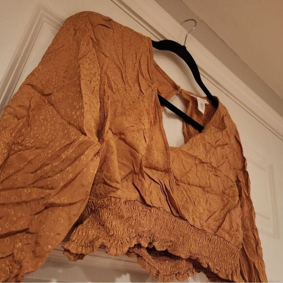 Kirious tan long sleeve crop top with open back L - Picture 2 of 4